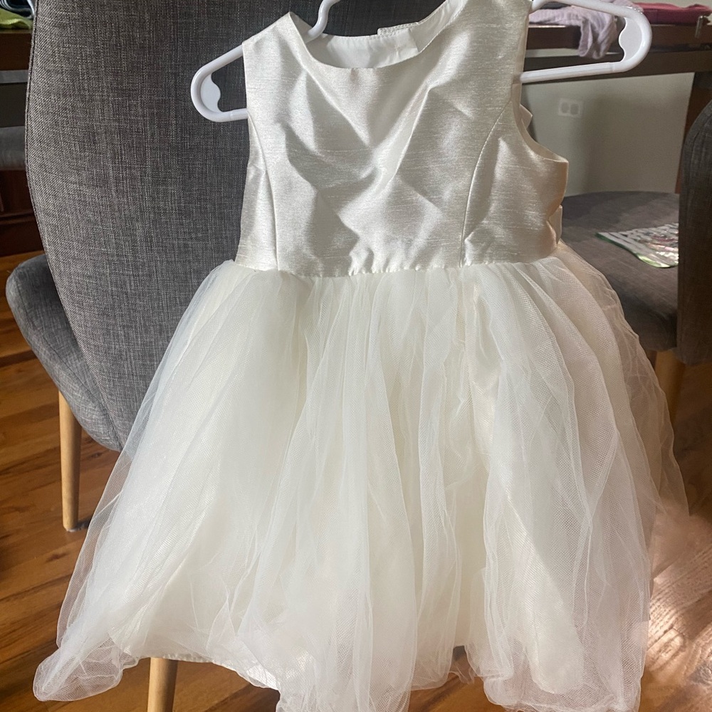David’s Bridal Flower Girl White Tulle Sz 2T Dress